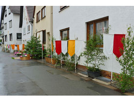 Altar- und Straßenschmuck zu Fonleichnam (Foto: Karl-Franz Thiede)